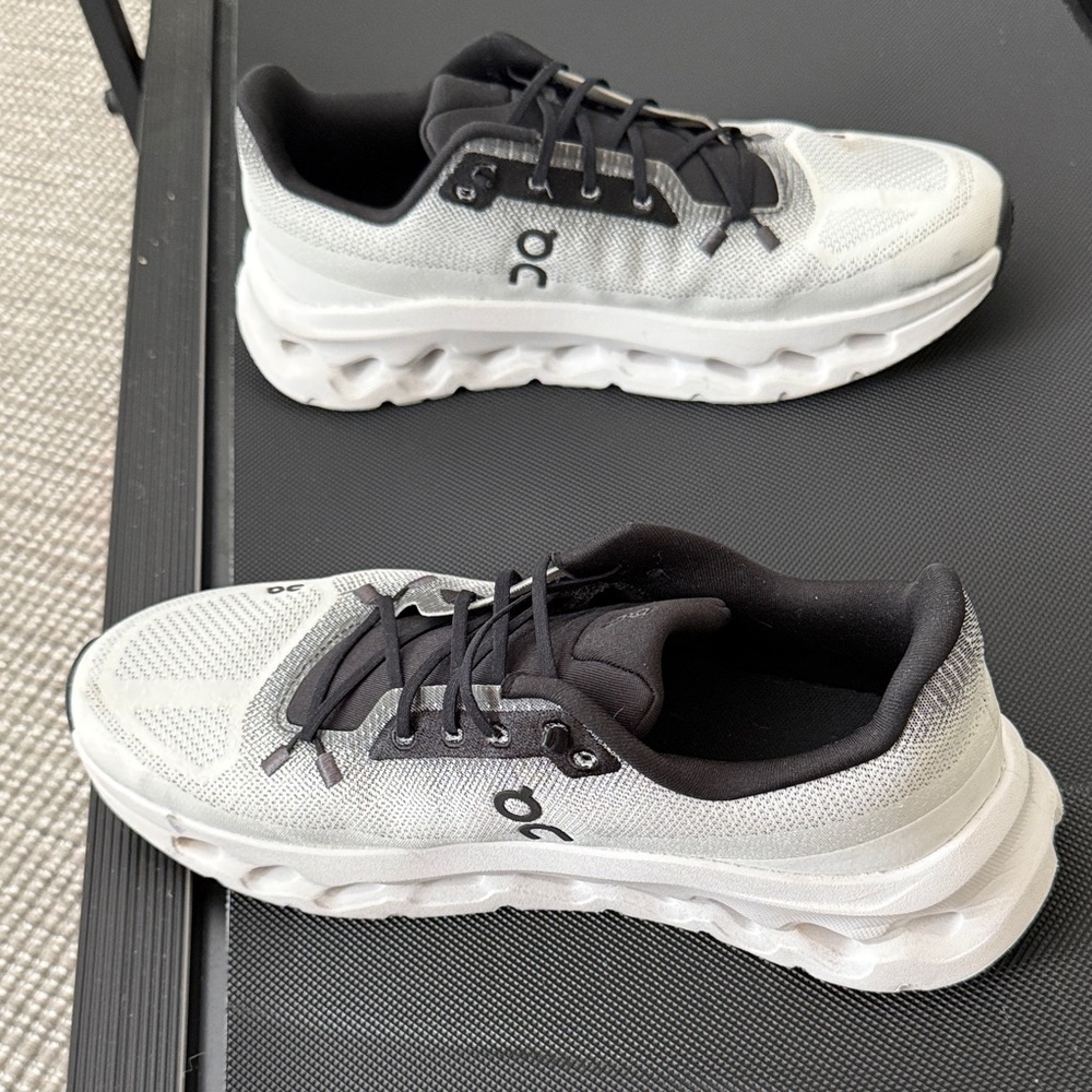 On Running Cloudtilt women’s shoe- White and Black - Picture 4 of 12